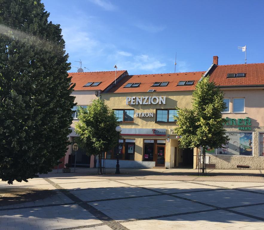 Byron Hotel Zlate Moravce Exterior photo